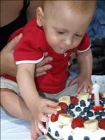 Oslavil jsem první narozeniny!!! - jsem zvědavý, jestli mi mamka nachystá dort i za tři měsíce, až mi bude jeden rok korigovaně ;o)