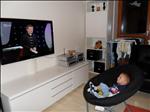Na telku moc nekoukám, ale nenechám si ujít "Pěti" (pořad Pět proti pěti) - rodiče šílí, ale já to žeru!!!